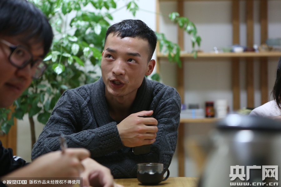 網(wǎng)絡紅人葉良辰現(xiàn)身浙江臺州，接受記者的專訪。
