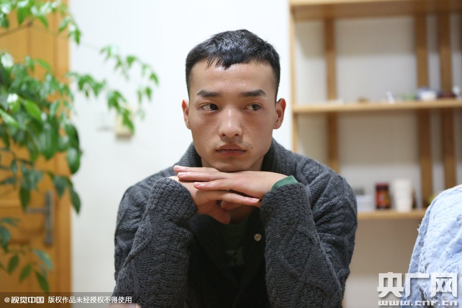 網(wǎng)絡紅人葉良辰現(xiàn)身浙江臺州，接受記者的專訪。