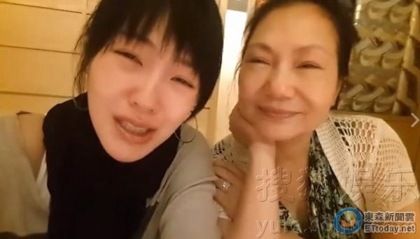 看明星花式秀母親節(jié)！甜馨上鏡鄧超祝福三個媽