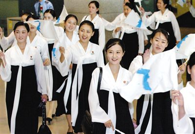 2005年9月，結(jié)束亞洲田徑錦標(biāo)賽之行的朝鮮拉拉隊(duì)。