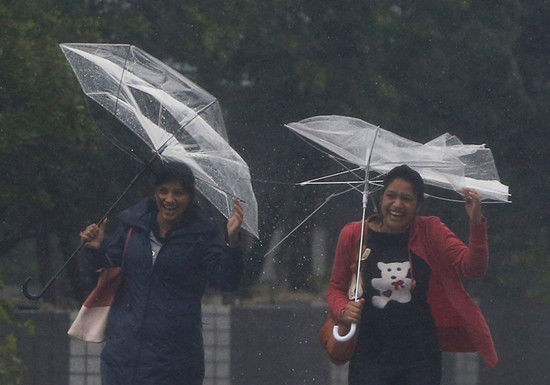 19號臺風(fēng)在日本登陸，帶來強(qiáng)降雨。