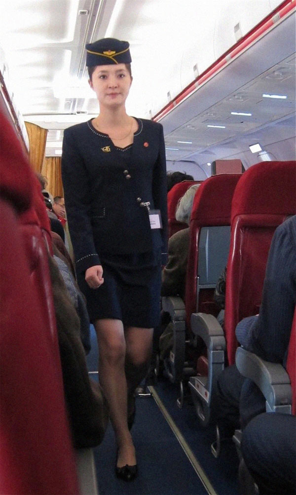 朝鮮領(lǐng)導(dǎo)人金正恩最近下令國營高麗航空的女空服員改穿比較短、比較緊的裙子。