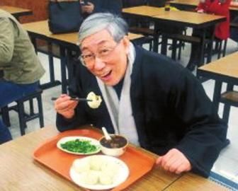 吳頌今到慶豐包子鋪找靈感。