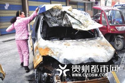 才跑8000公里的車被燒得不成樣子。
