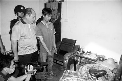 今年8月，我國內(nèi)地發(fā)生多起單身女性乘坐“黑車”后慘遭車主殺害的案件，被網(wǎng)友稱為“黑色8月”。