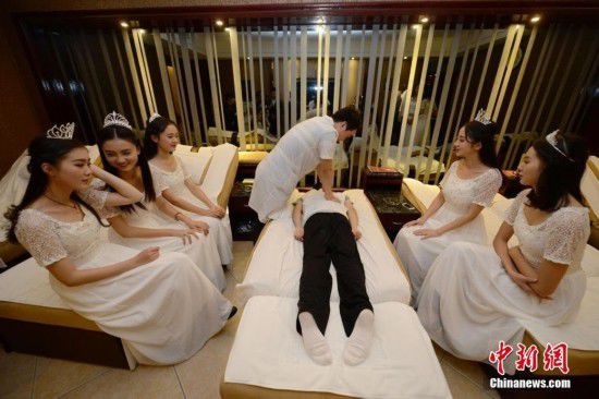 湖南十大?；w到足浴店學(xué)理療按摩(圖)