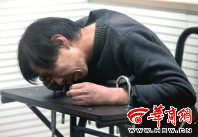 3月29日，多次騷擾孕婦的賈某在公安蓮湖分局接受訊問(wèn)