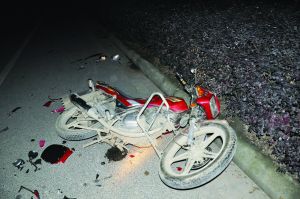 事故現(xiàn)場(chǎng)，被撞摩托車
