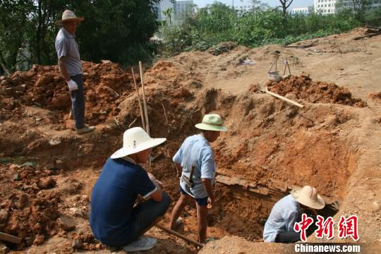 巖橋村廟山地區(qū)考古現(xiàn)場(chǎng)?！⊥]文管辦　攝