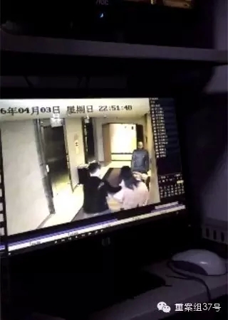 一女子在酒店被陌生男子拖拽。    視頻截圖