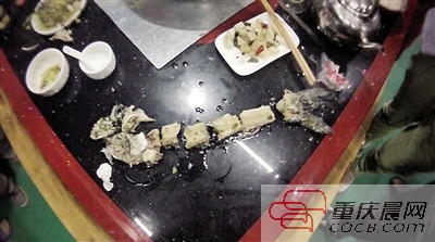 拼出魚(yú)骨，推斷魚(yú)沒(méi)有3斤8兩。 本報(bào)記者 平索茜 攝