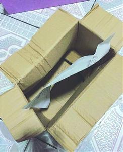 拼多多團(tuán)購面膜，結(jié)果送來一個空盒、一張紙條。