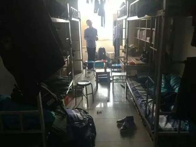 這個(gè)學(xué)校的男生宿舍火了！女同學(xué)都喊著要嫁