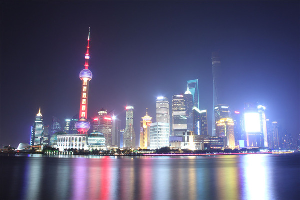 不要溫和地走進(jìn)那個良夜 因?yàn)橐固溃? width=