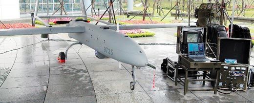“中科院”展示銳鳶無人機與導控系統(tǒng)。
