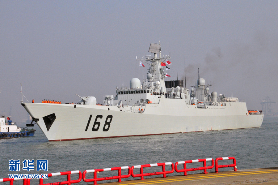 　25日15時(shí)，海軍南海艦隊(duì)“廣州”號(hào)驅(qū)逐艦駛?cè)霃V州南沙汽車碼頭