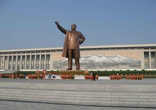 韓國稱或利用導(dǎo)彈對平壤等大城市的金日成、金正日銅像進(jìn)行精密打擊