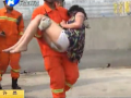 女子要跳樓 究竟為哪般？