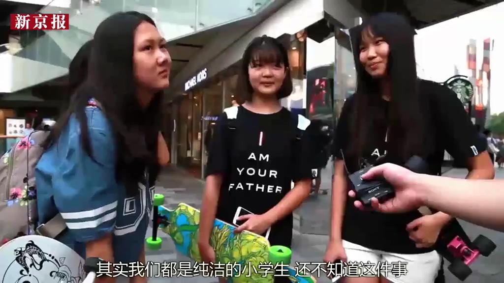 街拍：公眾場合啪啪啪你咋看？