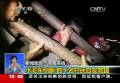 湖南保靖：水泥車側翻 數十名村民自發(fā)救援