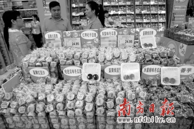 散裝月餅因其實惠的價格、豐富的口味而受到市民的青睞。