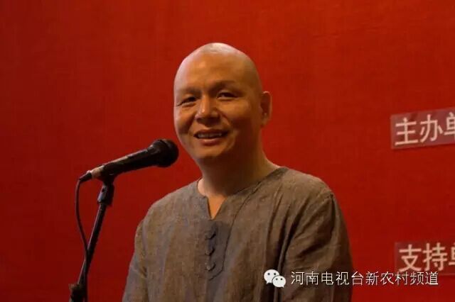 書畫家協(xié)會(huì)副主席，中國書畫家協(xié)會(huì)會(huì)員，河南省青年書法家，蘆荻