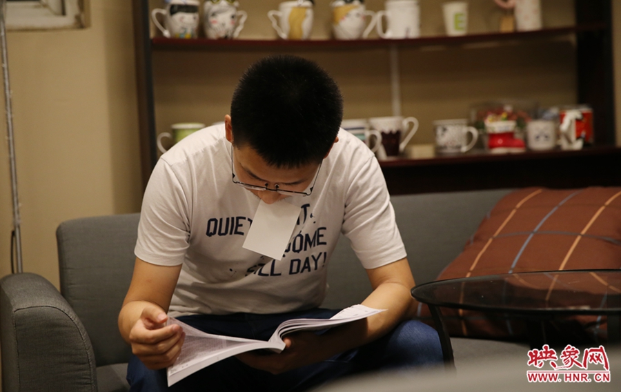 楊栗，22歲，某大學(xué)大三學(xué)生：喜歡這種看書的環(huán)境。
