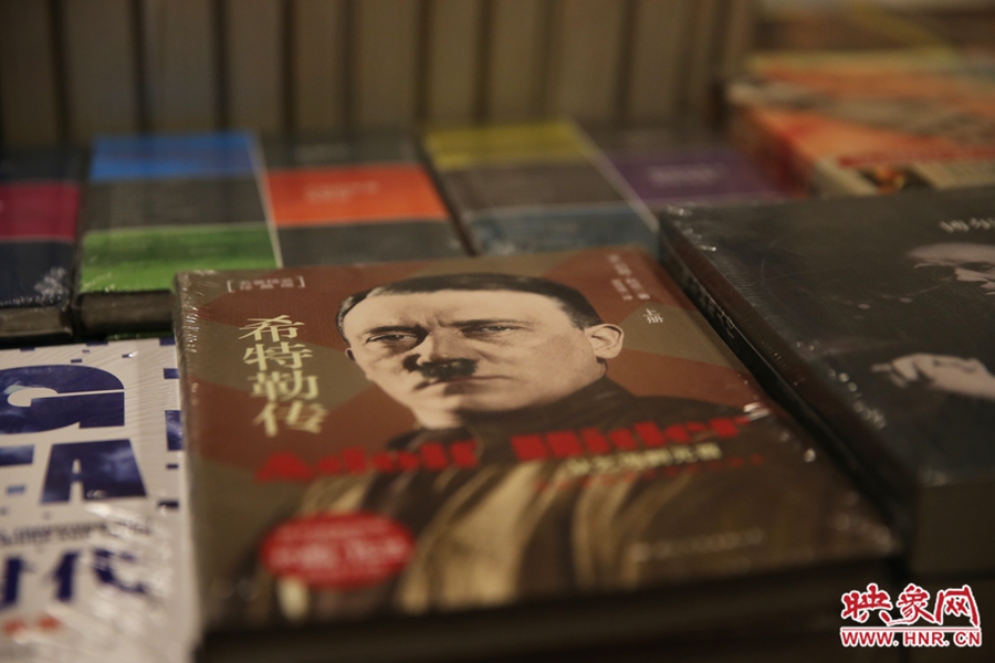 書店內(nèi)的書。