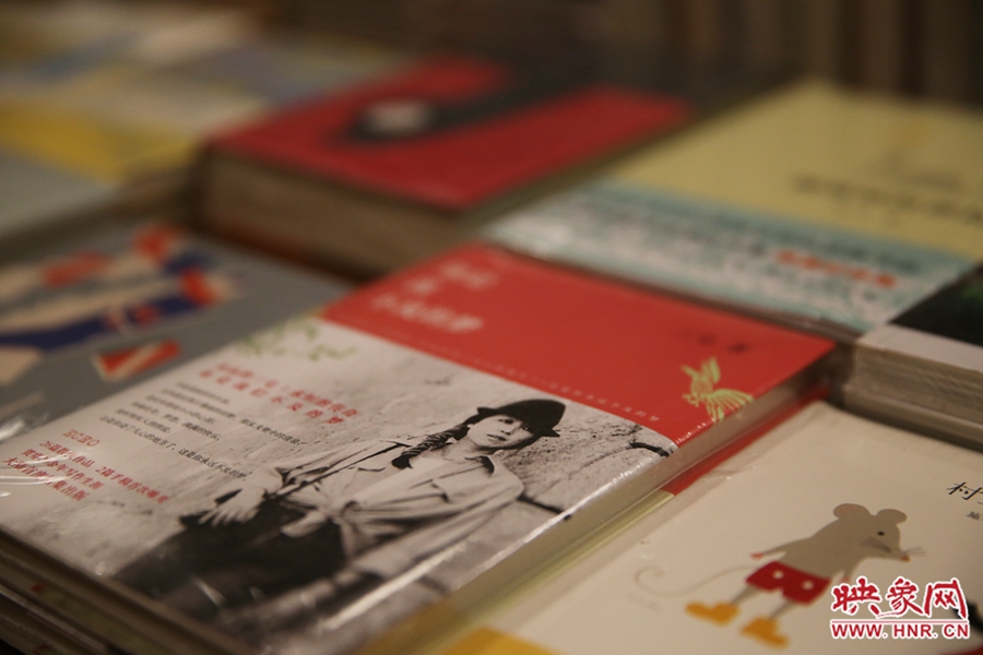 書店內(nèi)的書。