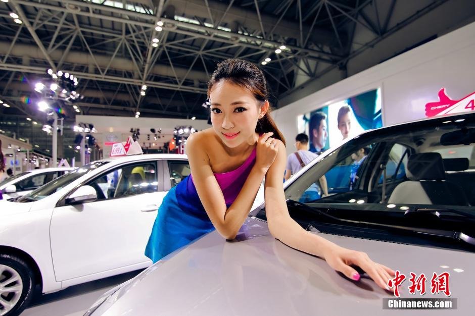 福州國際車展開幕 眾車?！盃幤娑菲G”