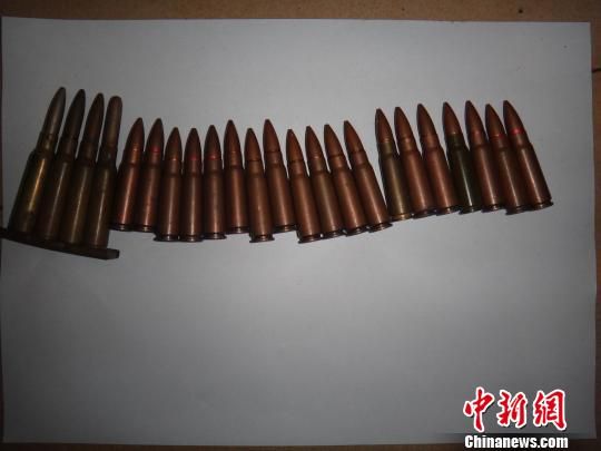 覃某主動上交的23發(fā)子彈?！＄娦馈z